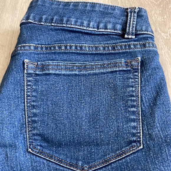 LEE - Picture 7 of 7